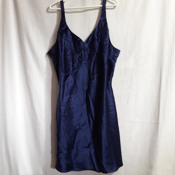 Inner Image Dark Blue Night Gown Size: 18/20 - Picture 1 of 6